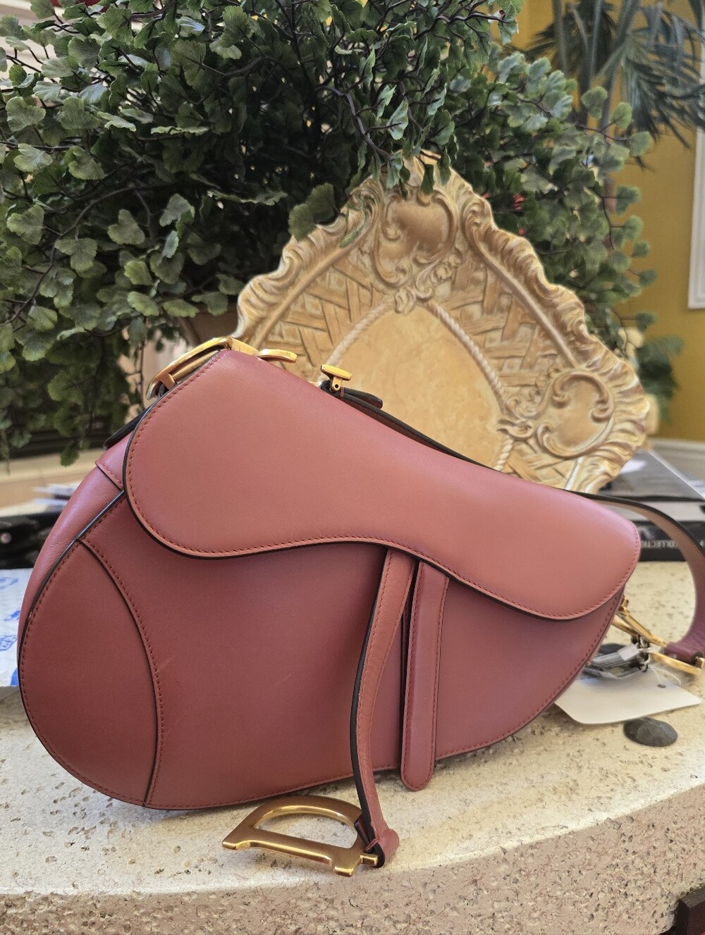 Dior Saddle shoulder bag with gold 'D' charm Smooth Calfskin Leather.